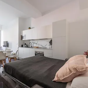 We - Bandello House, Corso Magenta Milano